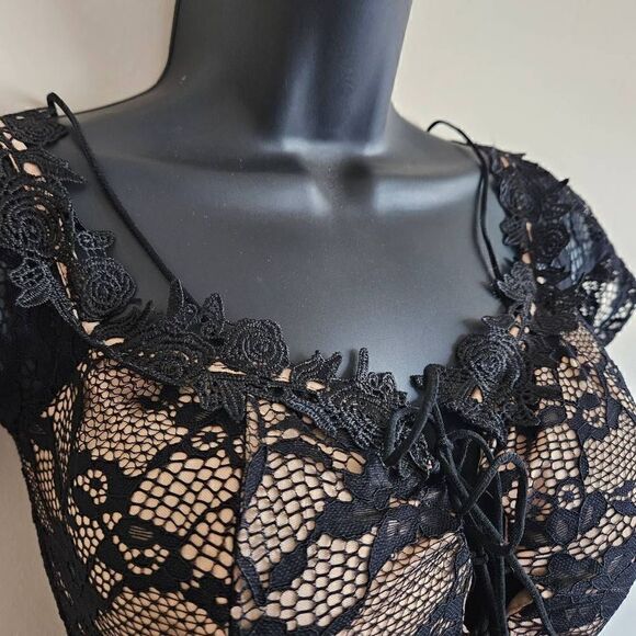 Top Chic Sheer Lace Romper - Picture 4 of 11